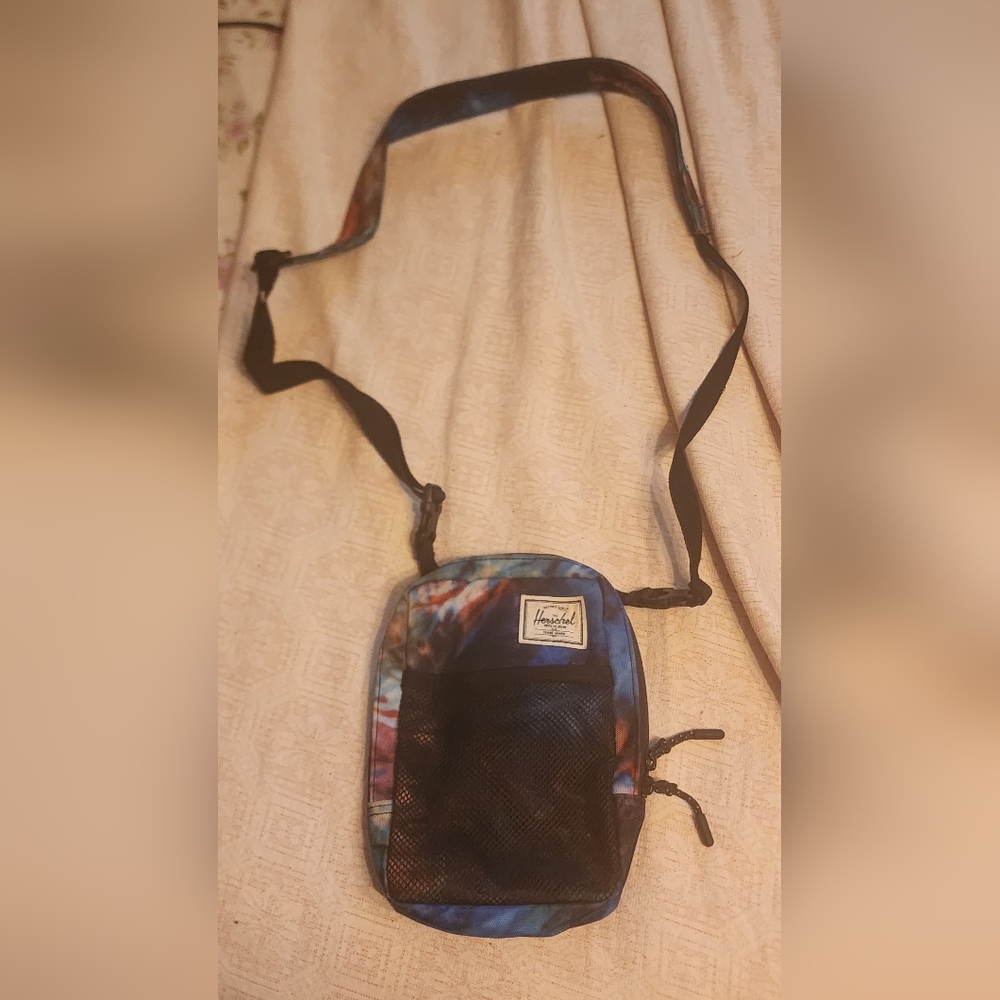 Hershel cross body bag